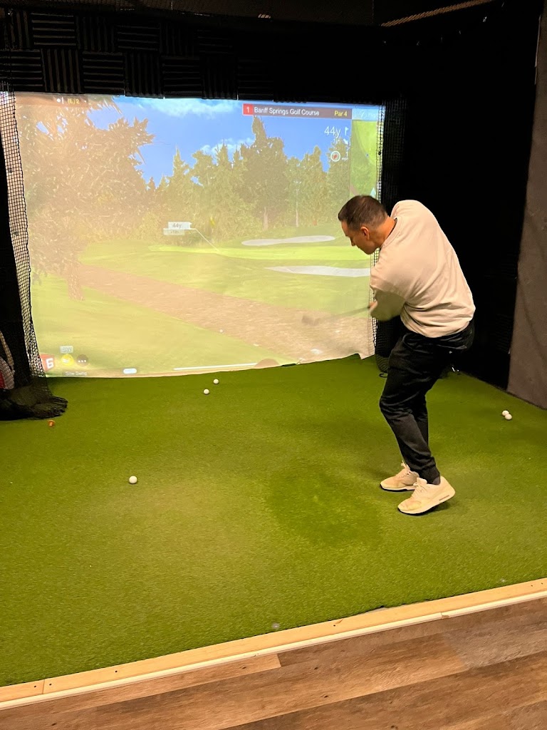 Swinging Sticks Golf Lounge - Divot Golf - review