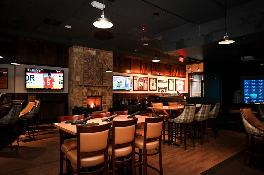 TOUR Golf & Grill - gallery