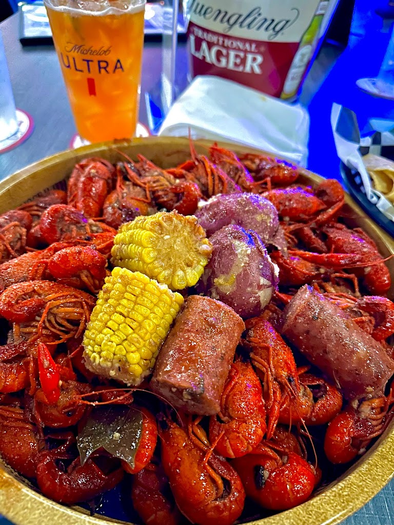 The Daly Round Sports Bar + Indoor Golf - gallery