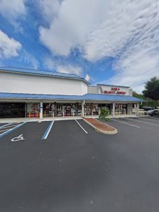 Golf garage Please click on website to book Times NOT BOOK NOW !!! 3 bays open, Pool, Darts and BEER and WINE - gallery