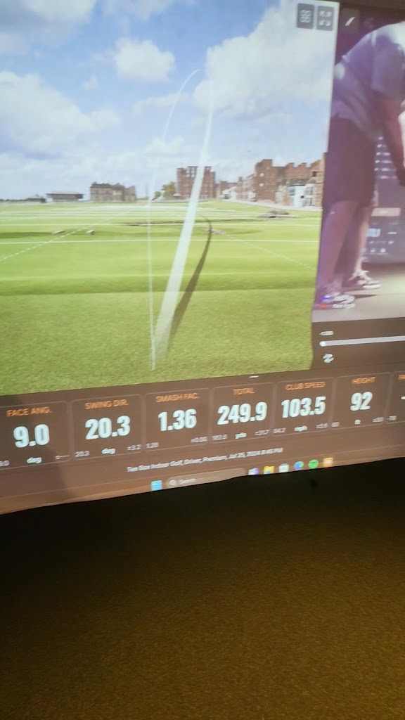 Tee Box Indoor Golf - review