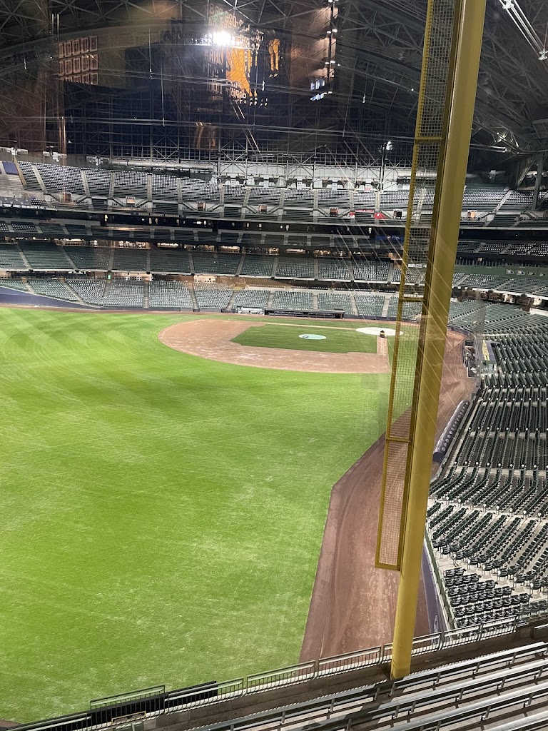 X-Golf at American Family Field | Year-Round Golf Simulator Suites & Events - review