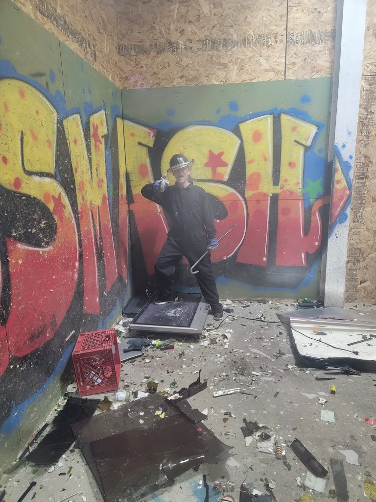 Maximum Axe Throwing, Smash Room and Golf Simulator - review