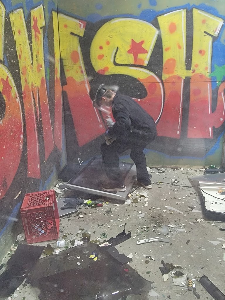 Maximum Axe Throwing, Smash Room and Golf Simulator - review